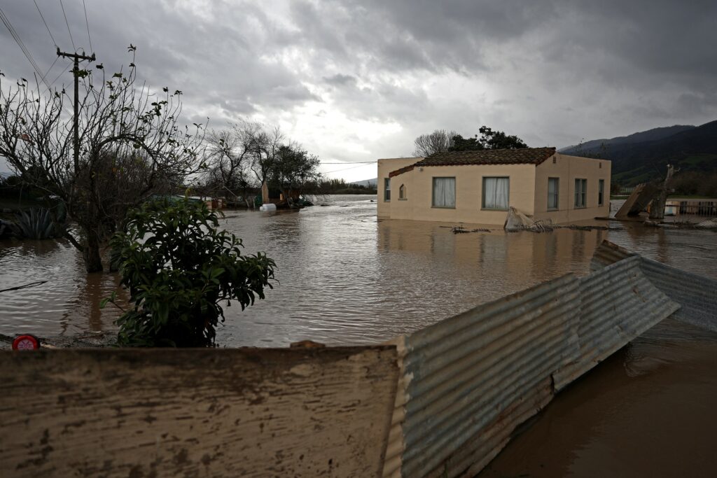 Us South Left Reeling After Rash Of Severe Weather Rolls Through Breaking Weather